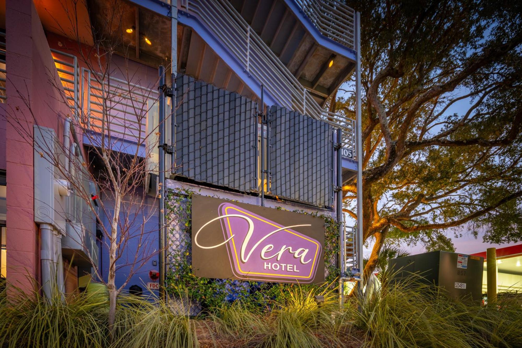 Boutique Vera Hotel In The Heart Of Folly Beach Extérieur photo