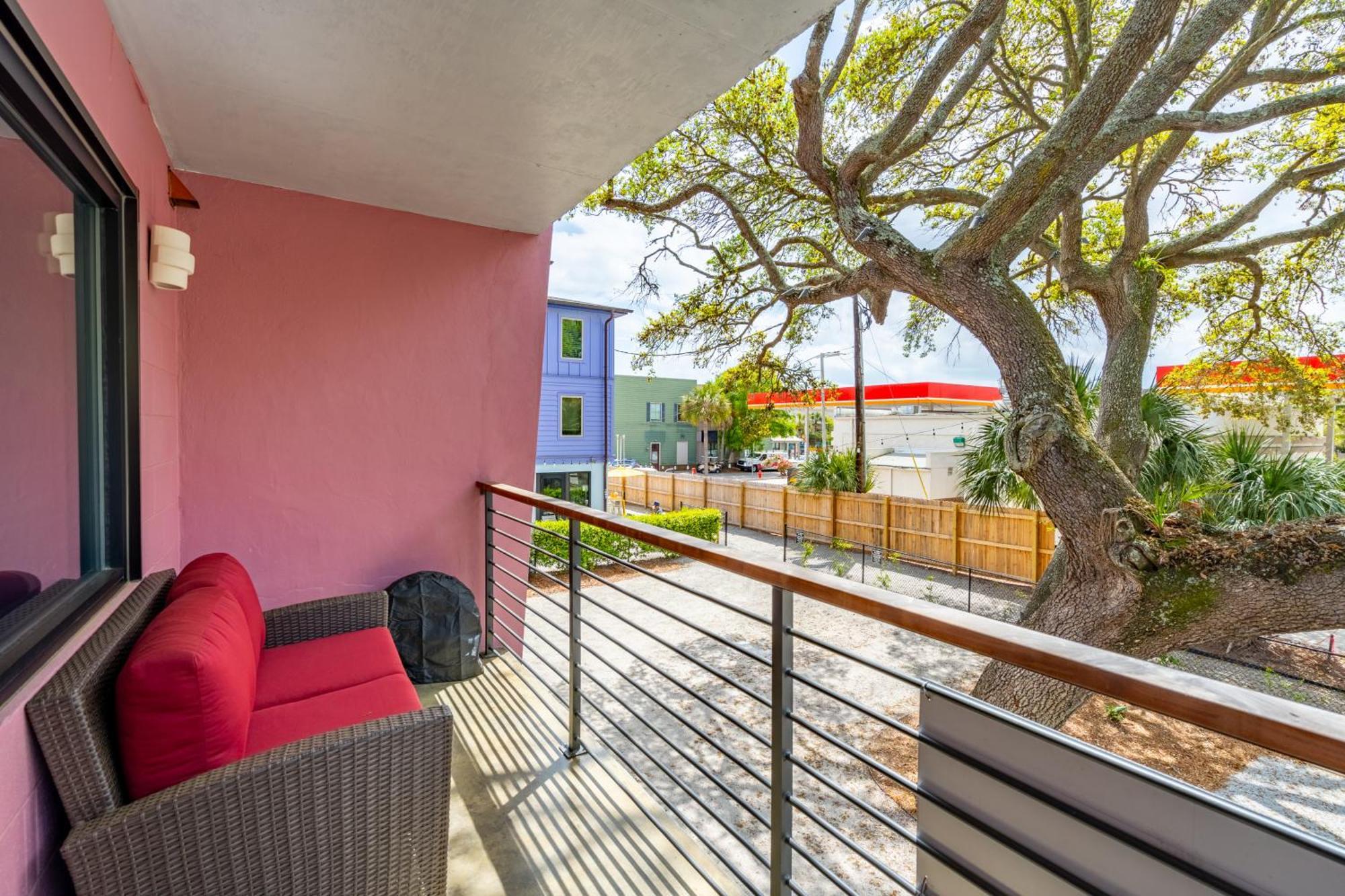 Boutique Vera Hotel In The Heart Of Folly Beach Extérieur photo