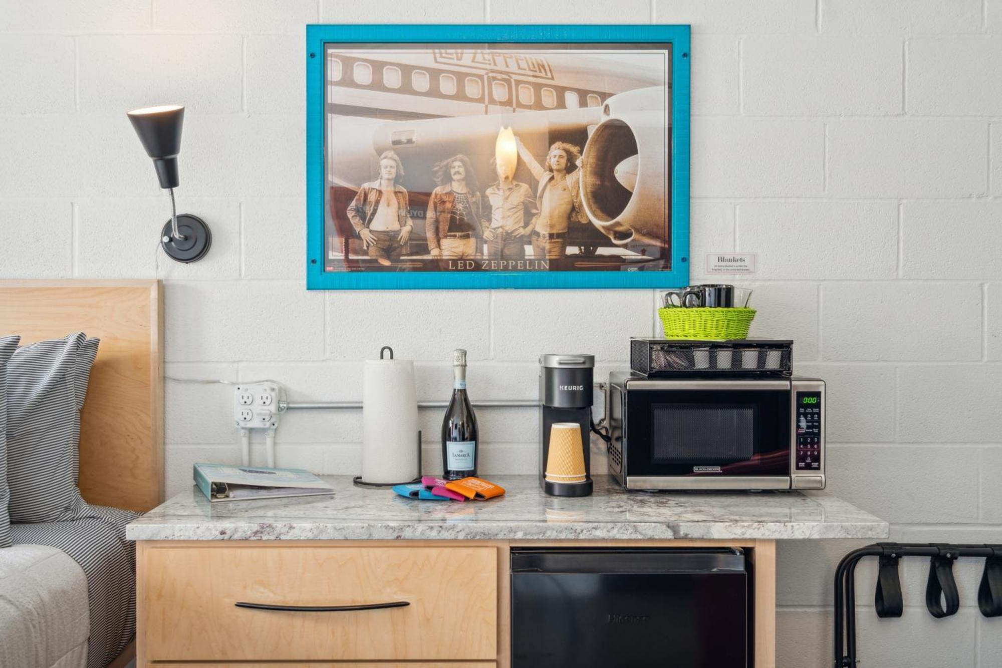 Boutique Vera Hotel In The Heart Of Folly Beach Extérieur photo