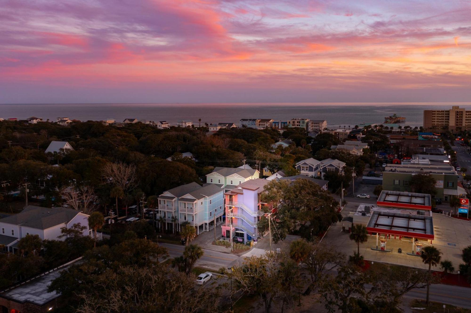 Boutique Vera Hotel In The Heart Of Folly Beach Extérieur photo